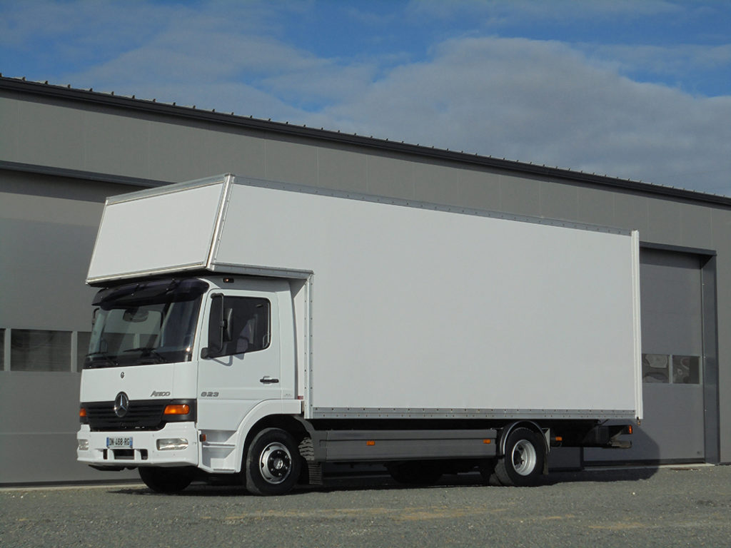 Mercedes 823 Atego caisse capucine