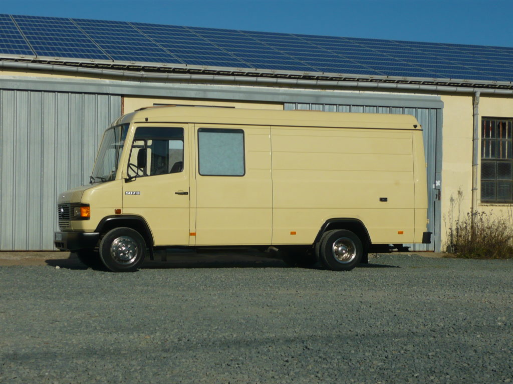 Mercedes 507 ex ambulance