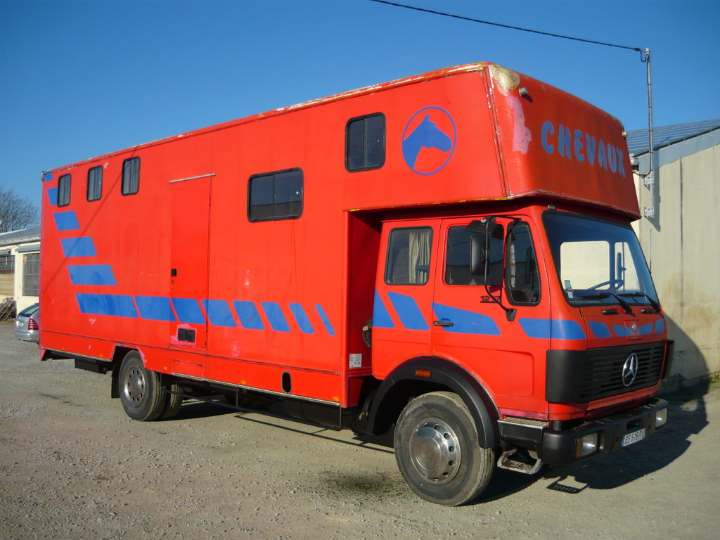 Mercedes 1217 chevaux + home car