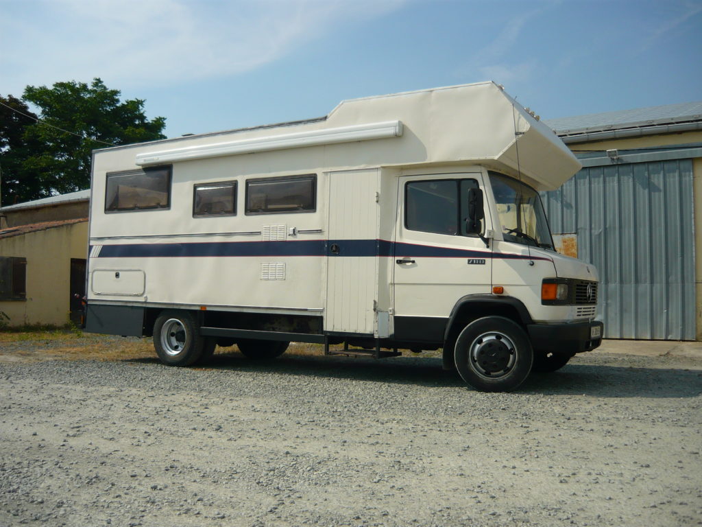 Mercedes 711 Vasp caravane