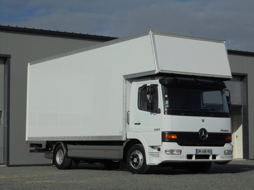 Mercedes 823 Atego caisse capucine