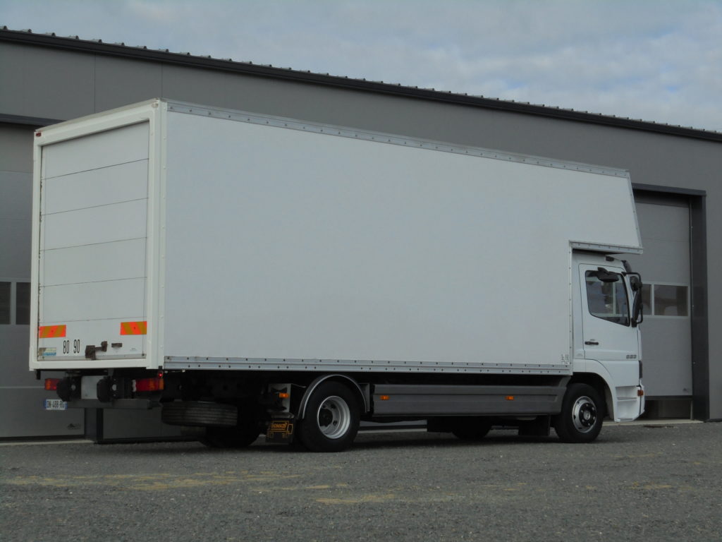 Mercedes 823 Atego caisse capucine