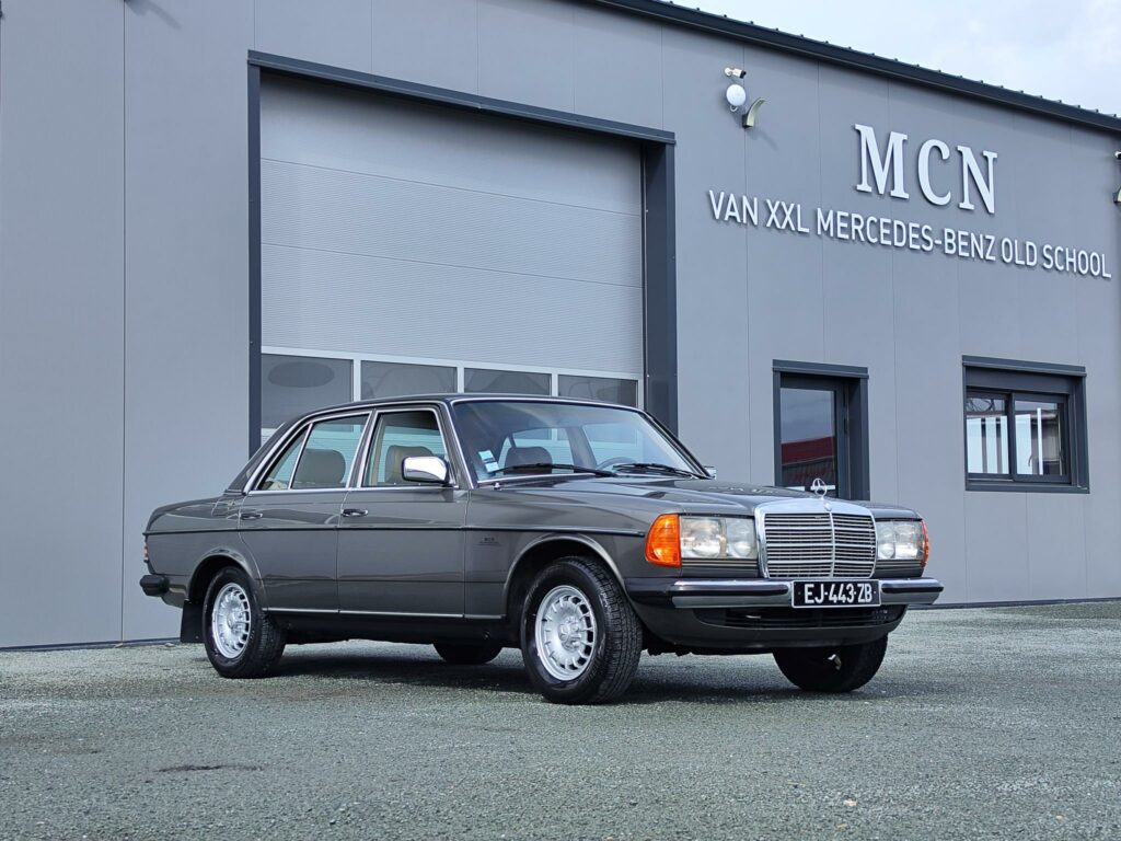 Mercedes 300D W 123 Berline