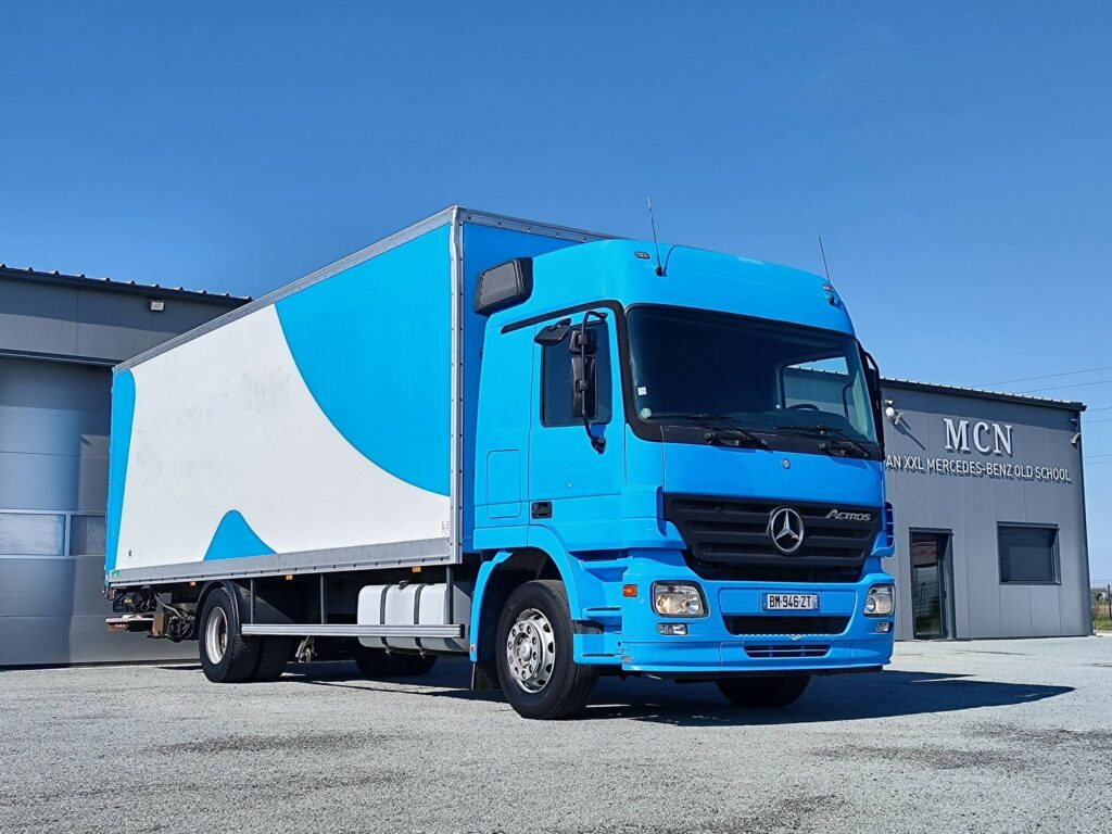 Mercedes 1832 Actros V6 Mega Space 6 places / 60 m3