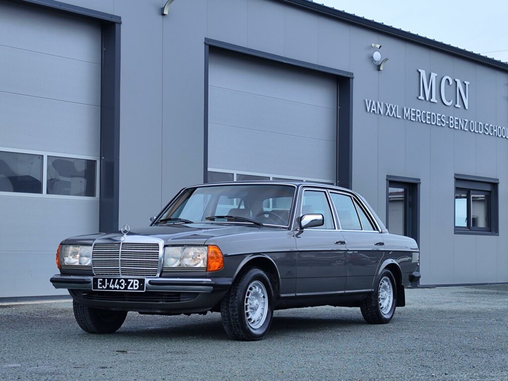 Mercedes 300D W 123 Berline