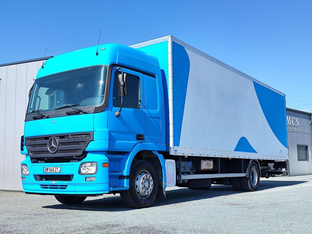 Mercedes 1832 Actros V6 Mega Space 6 places / 60 m3