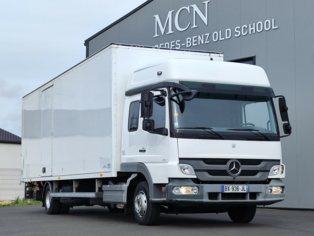 Mercedes 1218 Atego 2 - Space cab 6 places + caisse 50 m3