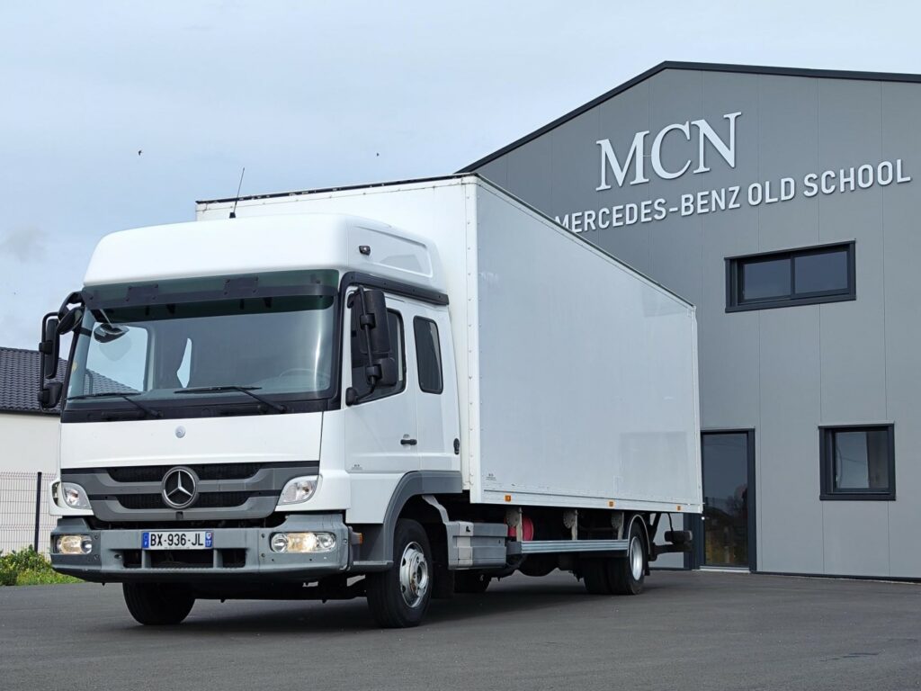 Mercedes 1218 Atego 2 - Space cab 6 places + caisse 50 m3