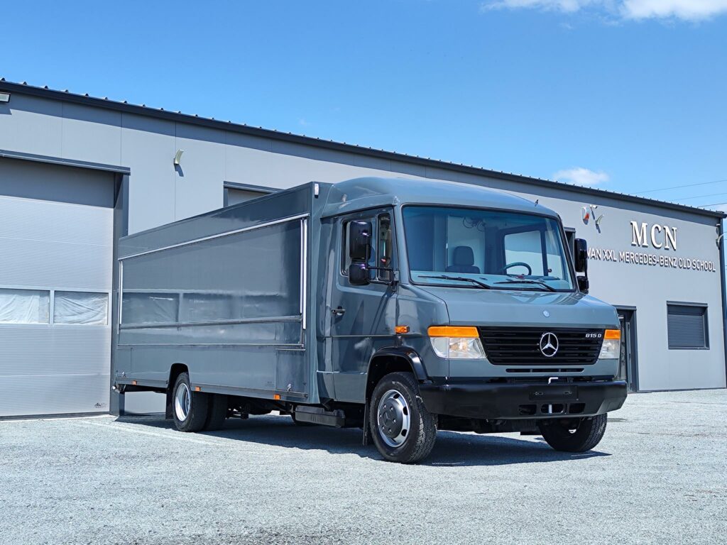 Mercedes 815 Vario caisse isolée XXL