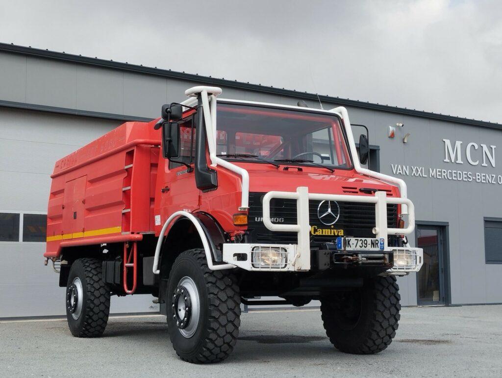 Mercedes Unimog U2450L / 38