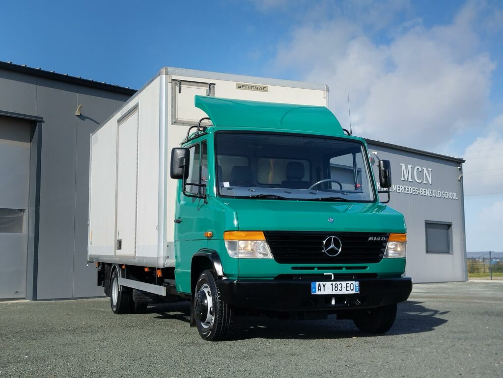 Mercedes 614 Vario caisse + hayon 27 m3