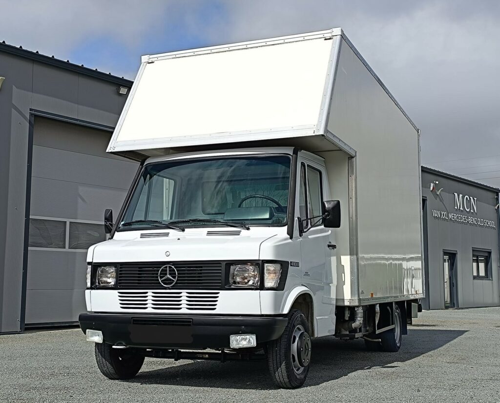 Mercedes 410 T1 Caisse capucine isolée