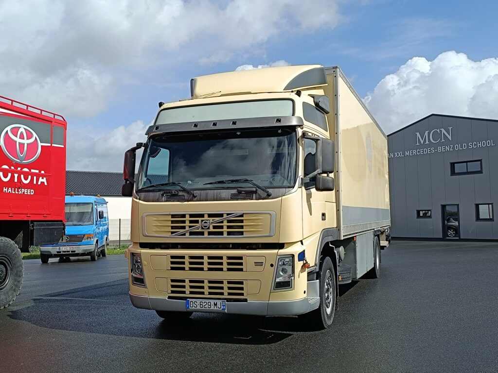 Volvo FM9 - 340 / 6 places / caisse déménagement