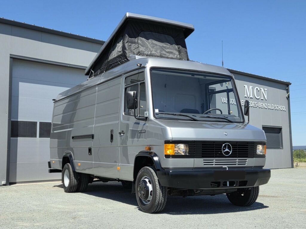 Mercedes 709 D fourgon maxi avec toit relevable MCN
