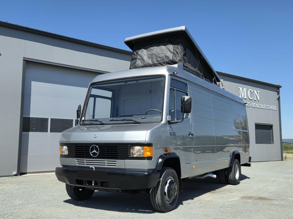 Mercedes 709 D fourgon maxi avec toit relevable MCN