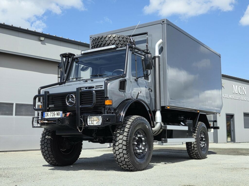 Mercedes U 2450 L / 38 Unimog 4x4 équipé avec cellule de voyage