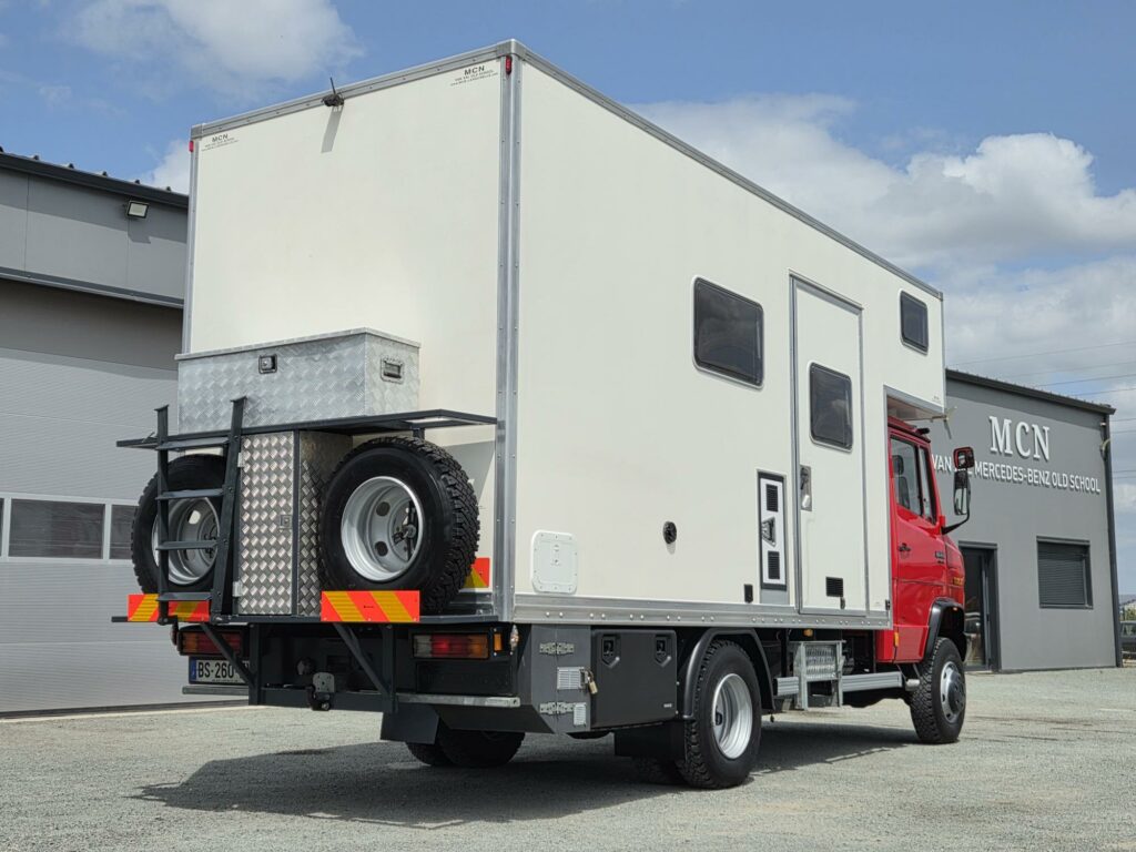 Mercedes 814 T2 4x4 - Caisse capucine aménagé