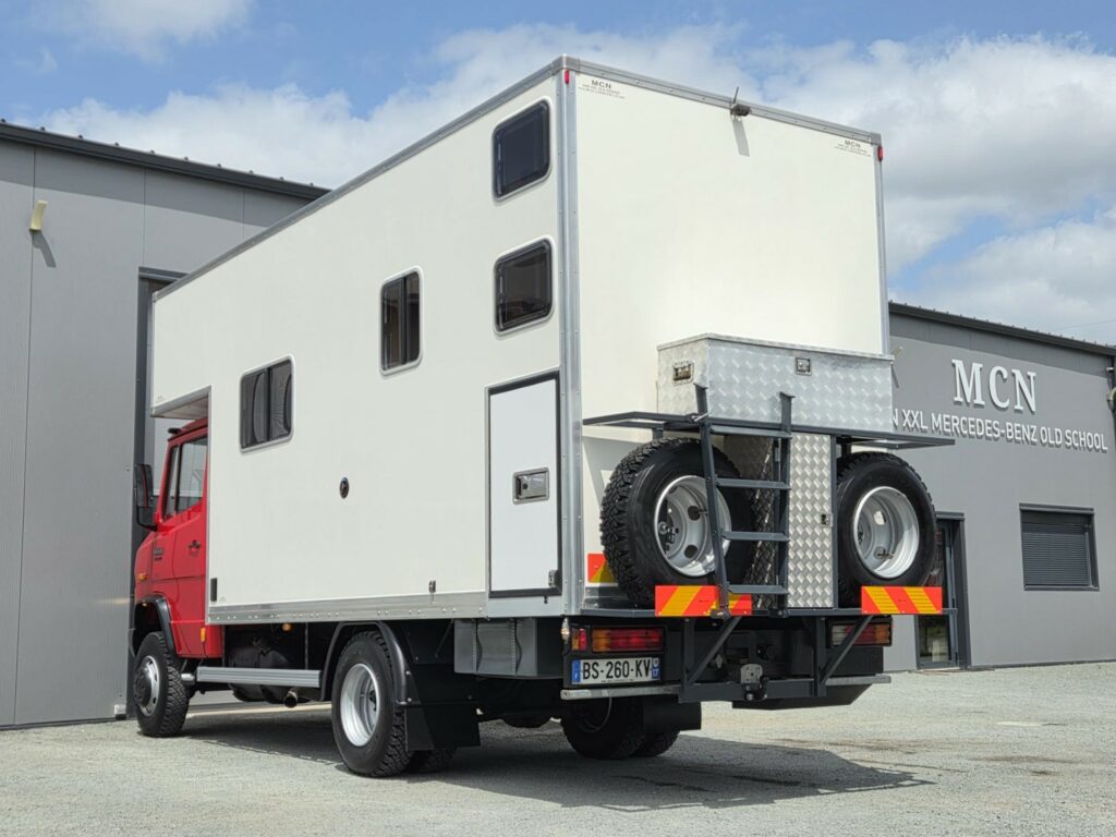 Mercedes 814 T2 4x4 - Caisse capucine aménagé