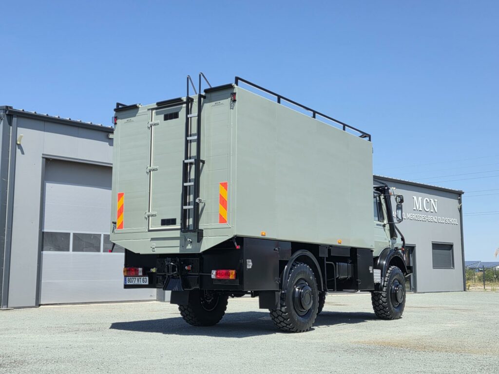Mercedes Unimog U 2150 L – 4×4  Cellule isolée