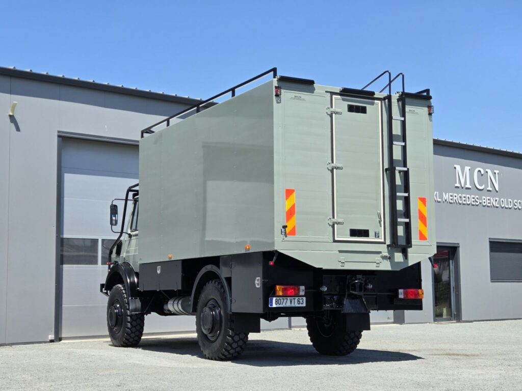 Mercedes Unimog U 2150 L – 4×4  Cellule isolée