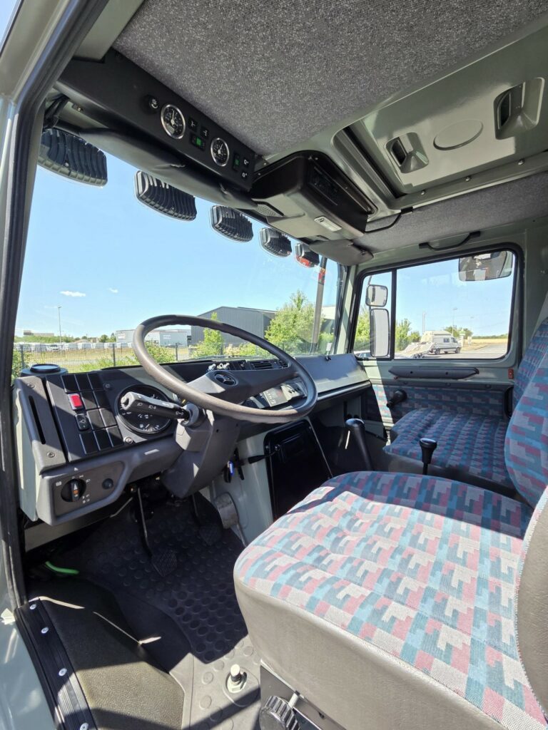 Mercedes Unimog U 2150 L – 4×4  Cellule isolée