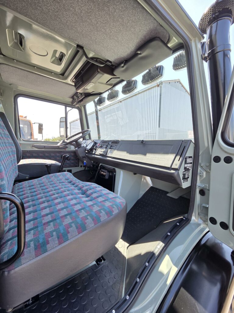 Mercedes Unimog U 2150 L – 4×4  Cellule isolée