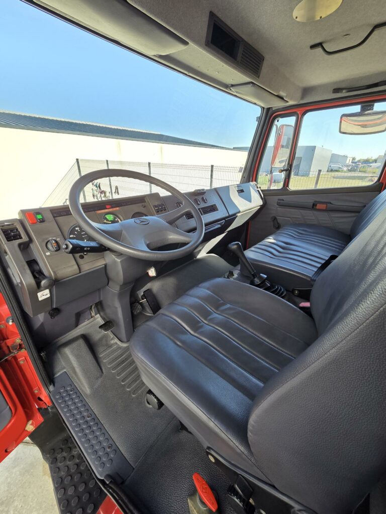 Mercedes 917 AK 4x4 - Cellule bois aménageable