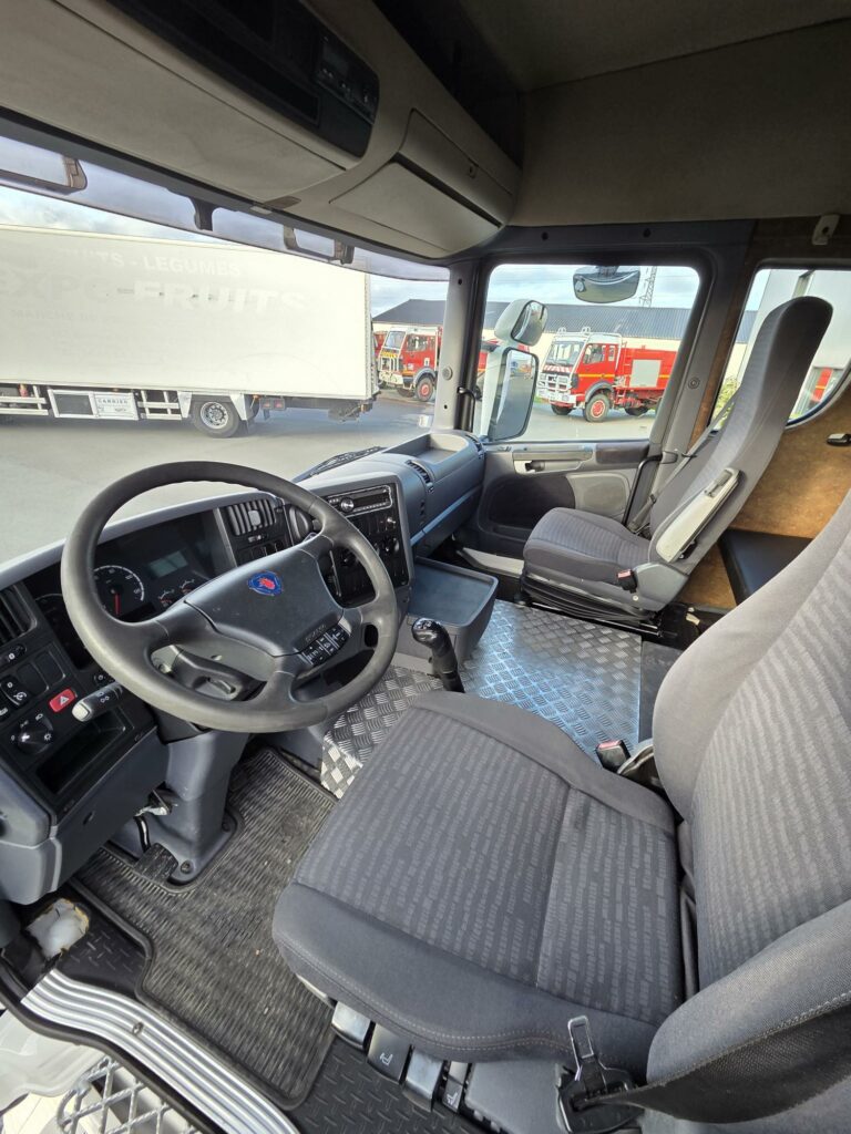 Scania R310 - Space cab 6 places + Caisse déménagement 50 m3
