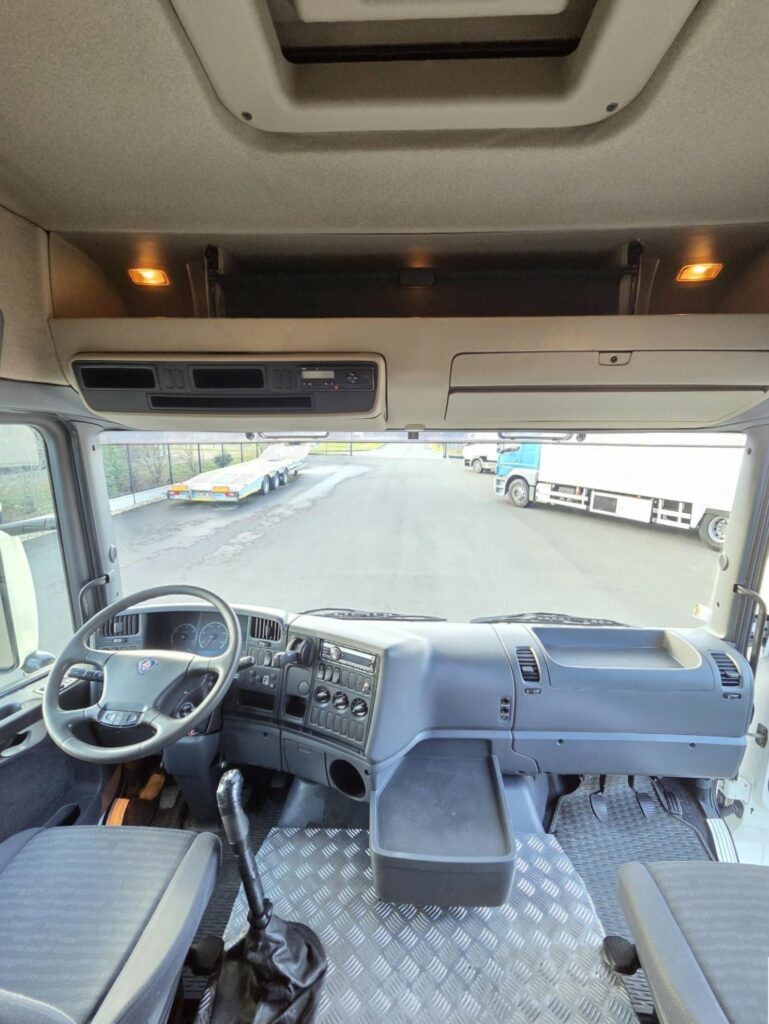 Scania R310 - Space cab 6 places + Caisse déménagement 50 m3