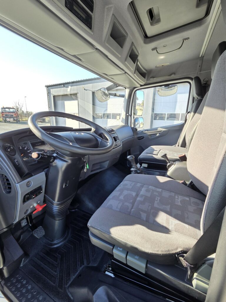 Mercedes 816 Atego caisse capucine