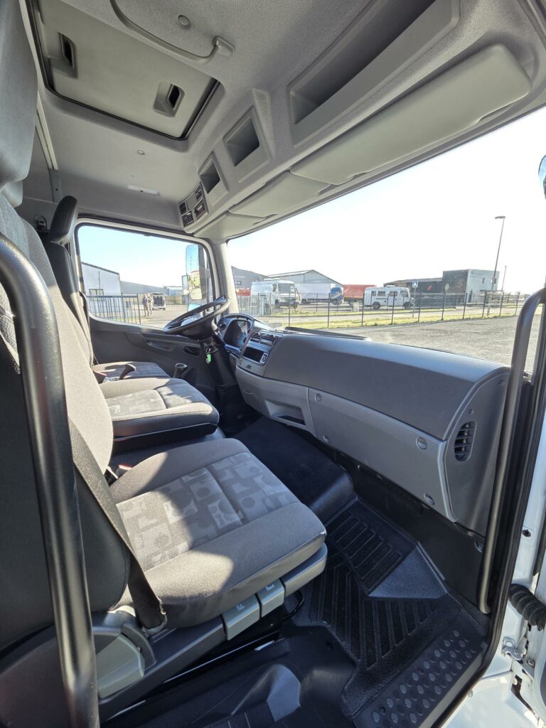 Mercedes 816 Atego caisse capucine