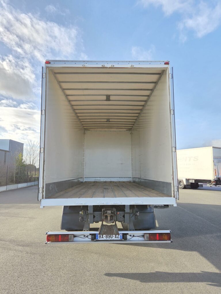 Scania R310 - Space cab 6 places + Caisse déménagement 50 m3