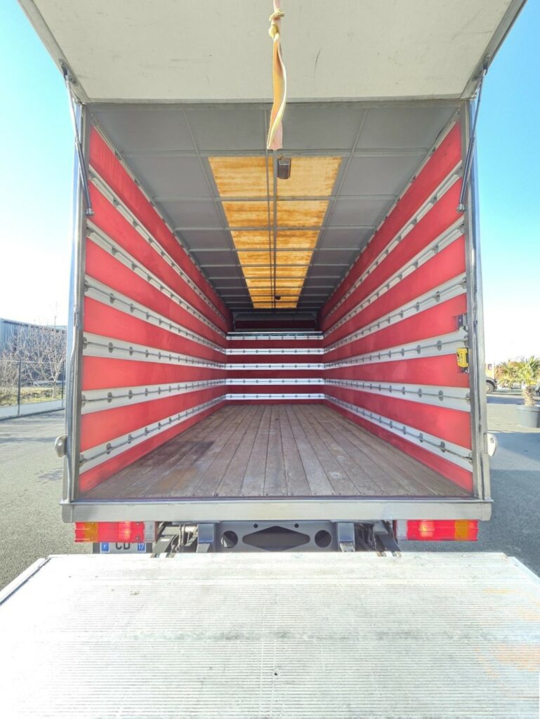 Mercedes 816 Atego caisse capucine