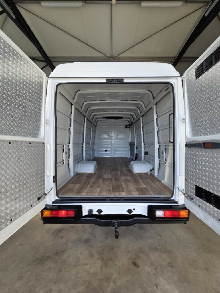 Mercedes 615 Vario Fourgon XXL MAXI + Toit relevable MCN