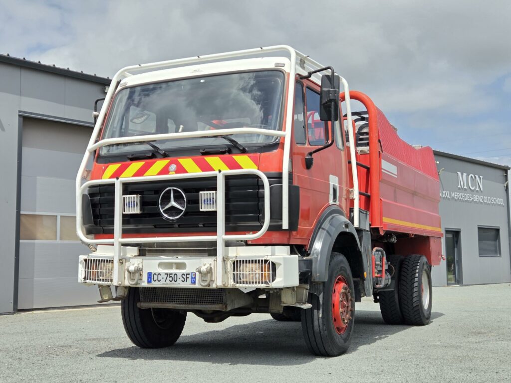 Mercedes 1824 AK SK 4x4 camion d'expédition