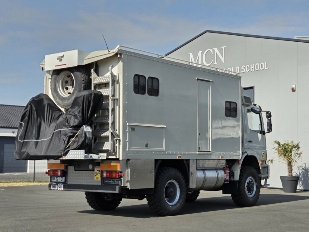 Mercedes 1823 AKN Atego 4x4 + Cellule de voyage