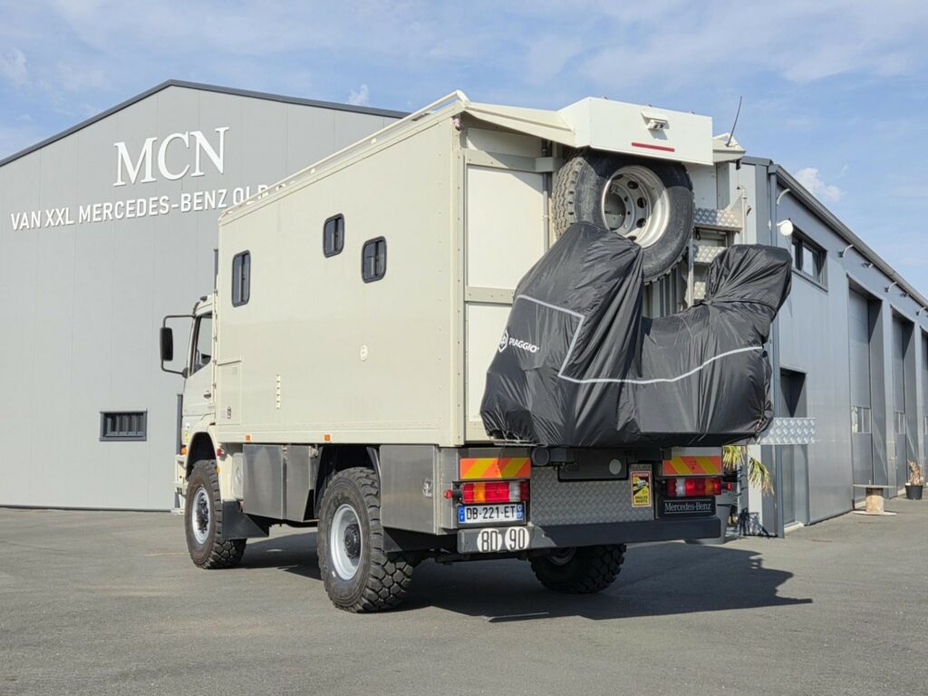 Mercedes 1823 AKN Atego 4x4 + Cellule de voyage