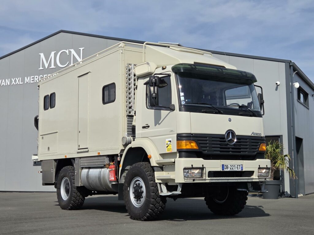 Mercedes 1823 AKN Atego 4x4 + Cellule de voyage