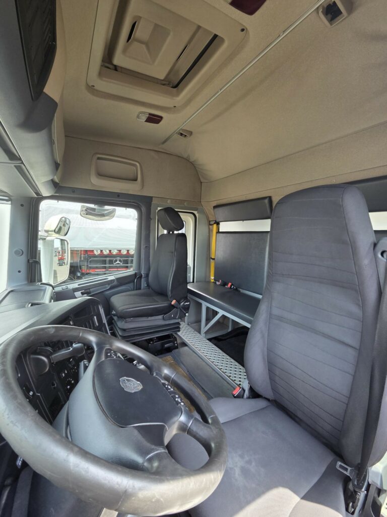 Scania R360 + remorque autoportée SRT